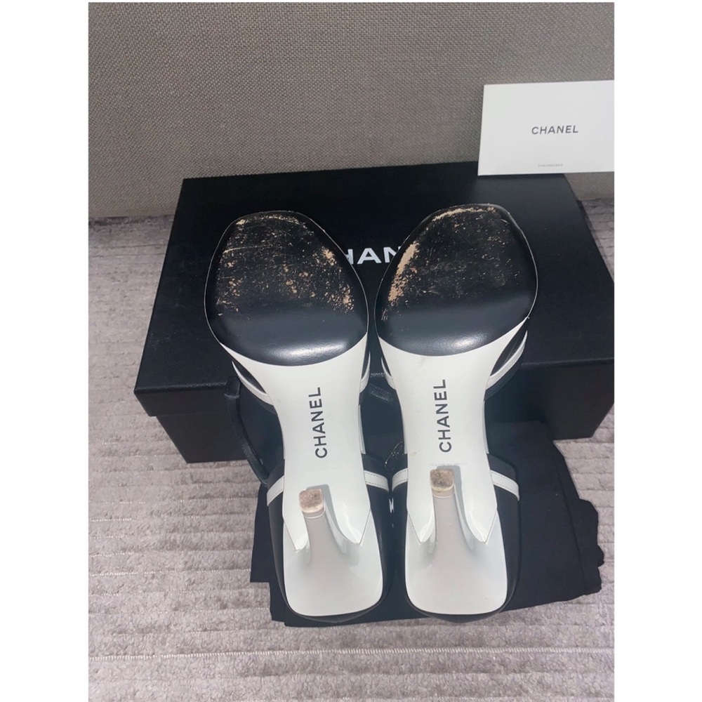 CHANEL Elegant Black and White Heels Sz 37.5 - Picture 3 of 10